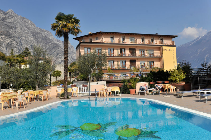 Ferien im Urlaub Last Minute im Hotel Garda Bellevue - hier günstig online buchen