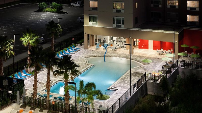 Ferien im Holiday Inn Express & Suites Orlando At Seaworld 2024/2025 - hier günstig online buchen